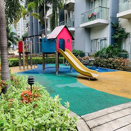 One Palm Tree Villas Condominium - Studio 7Th Fl With Balcony - Across Terminal 3 Airport Pasay Extérieur photo