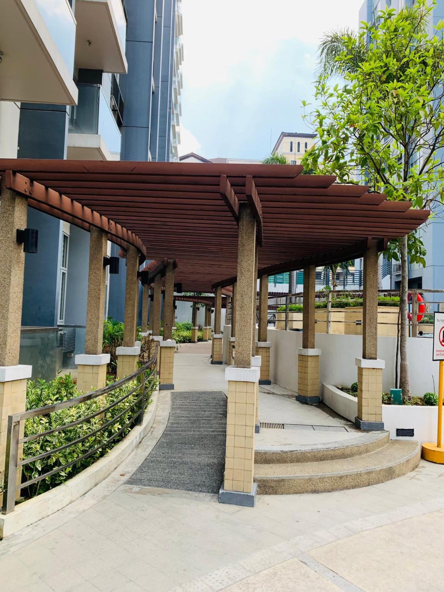 One Palm Tree Villas Condominium - Studio 7Th Fl With Balcony - Across Terminal 3 Airport Pasay Extérieur photo