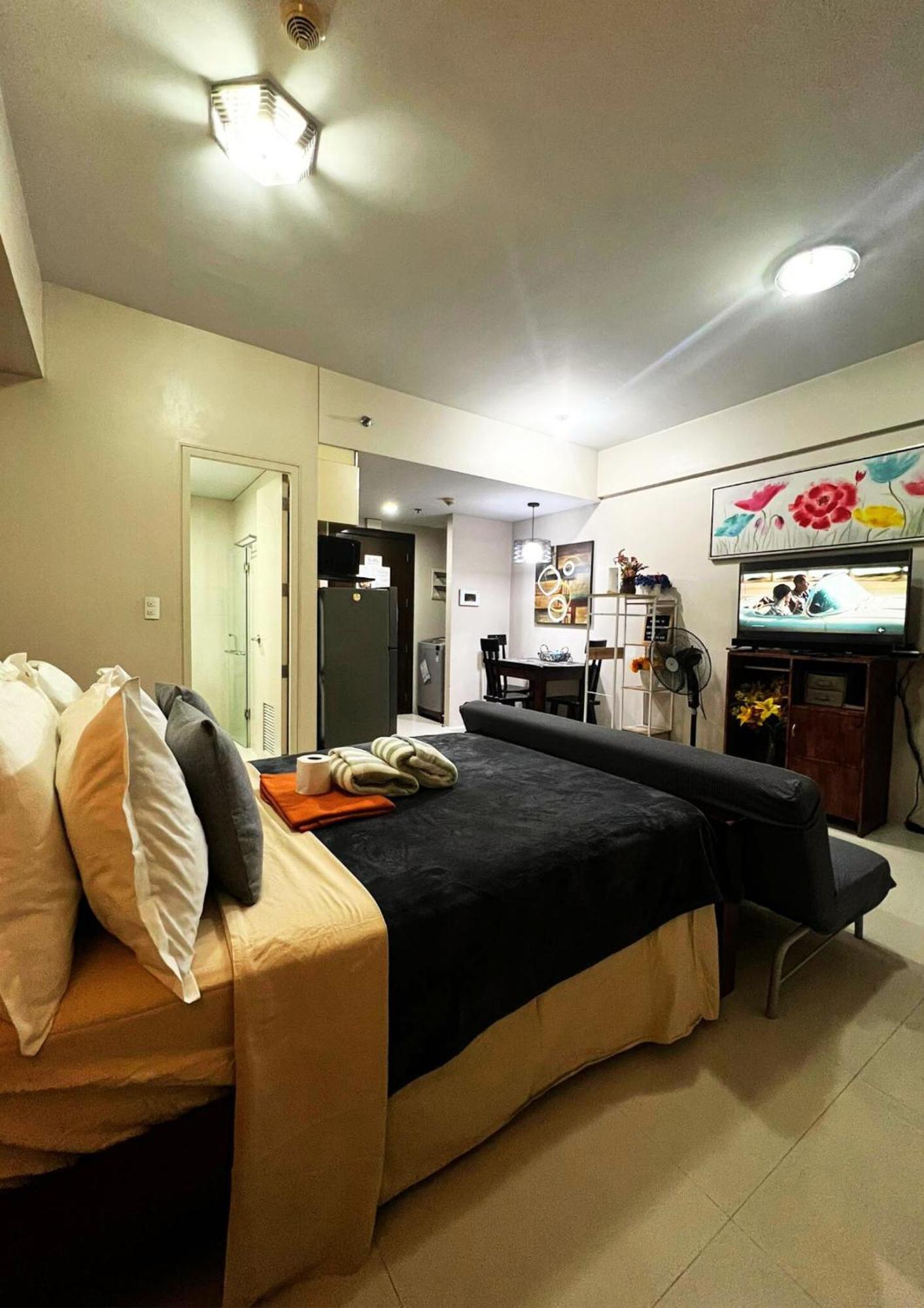 One Palm Tree Villas Condominium - Studio 7Th Fl With Balcony - Across Terminal 3 Airport Pasay Extérieur photo