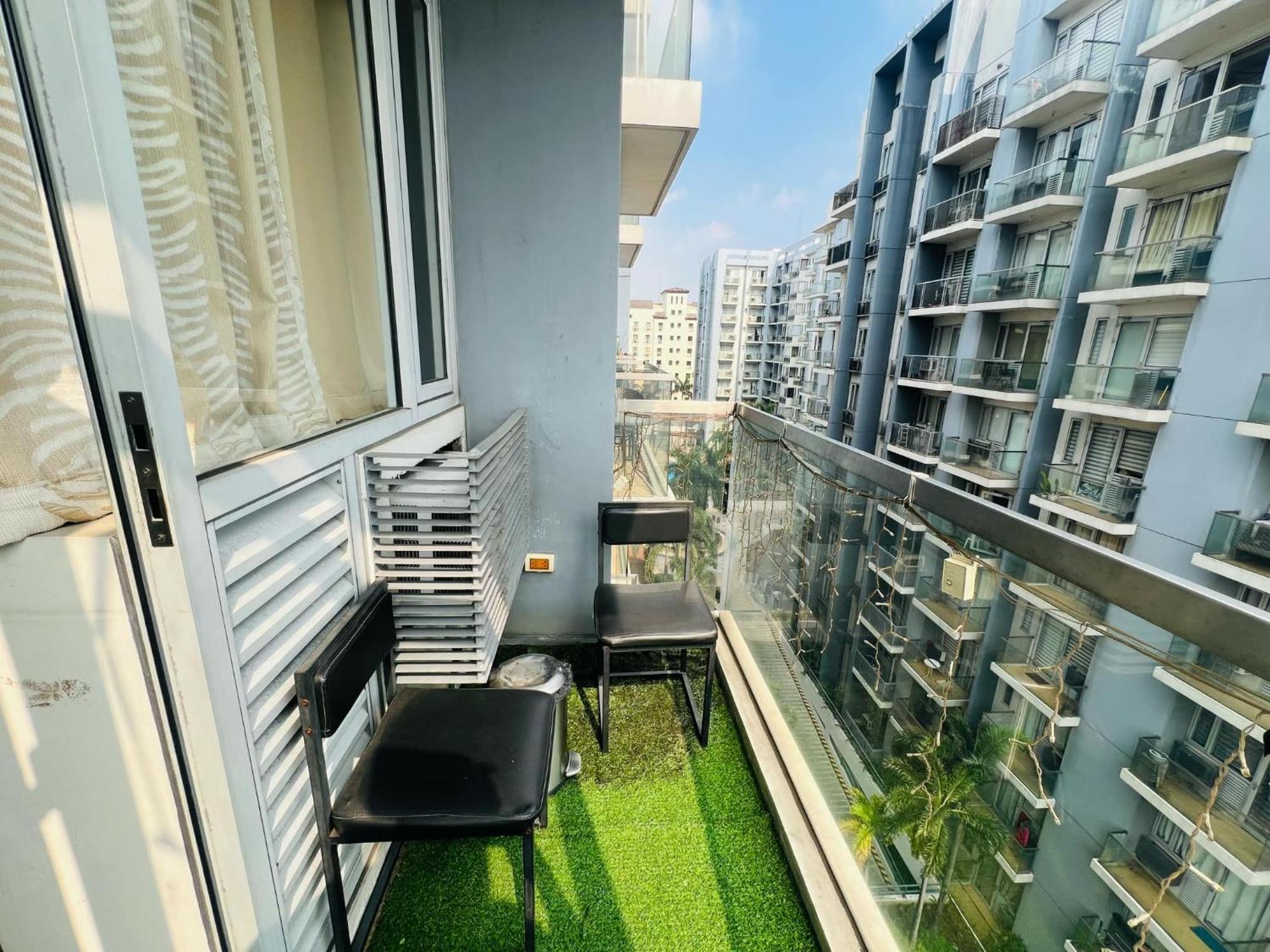 One Palm Tree Villas Condominium - Studio 7Th Fl With Balcony - Across Terminal 3 Airport Pasay Extérieur photo