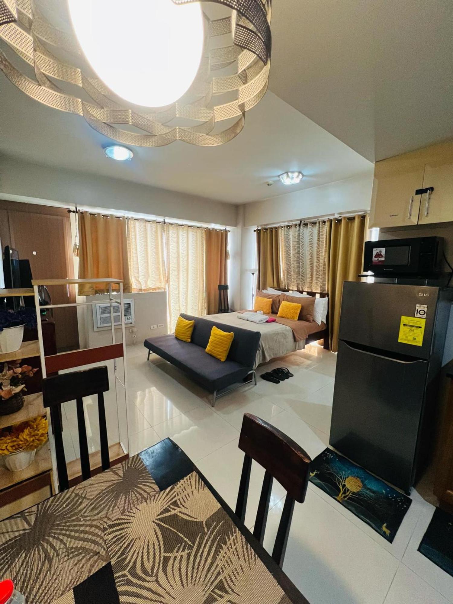 One Palm Tree Villas Condominium - Studio 7Th Fl With Balcony - Across Terminal 3 Airport Pasay Extérieur photo