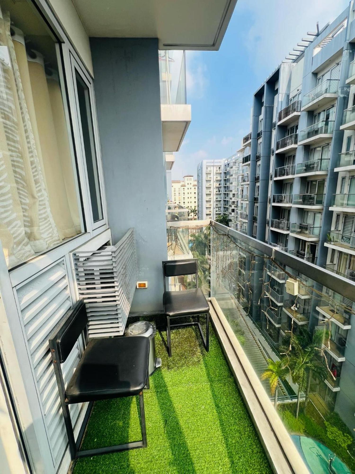 One Palm Tree Villas Condominium - Studio 7Th Fl With Balcony - Across Terminal 3 Airport Pasay Extérieur photo