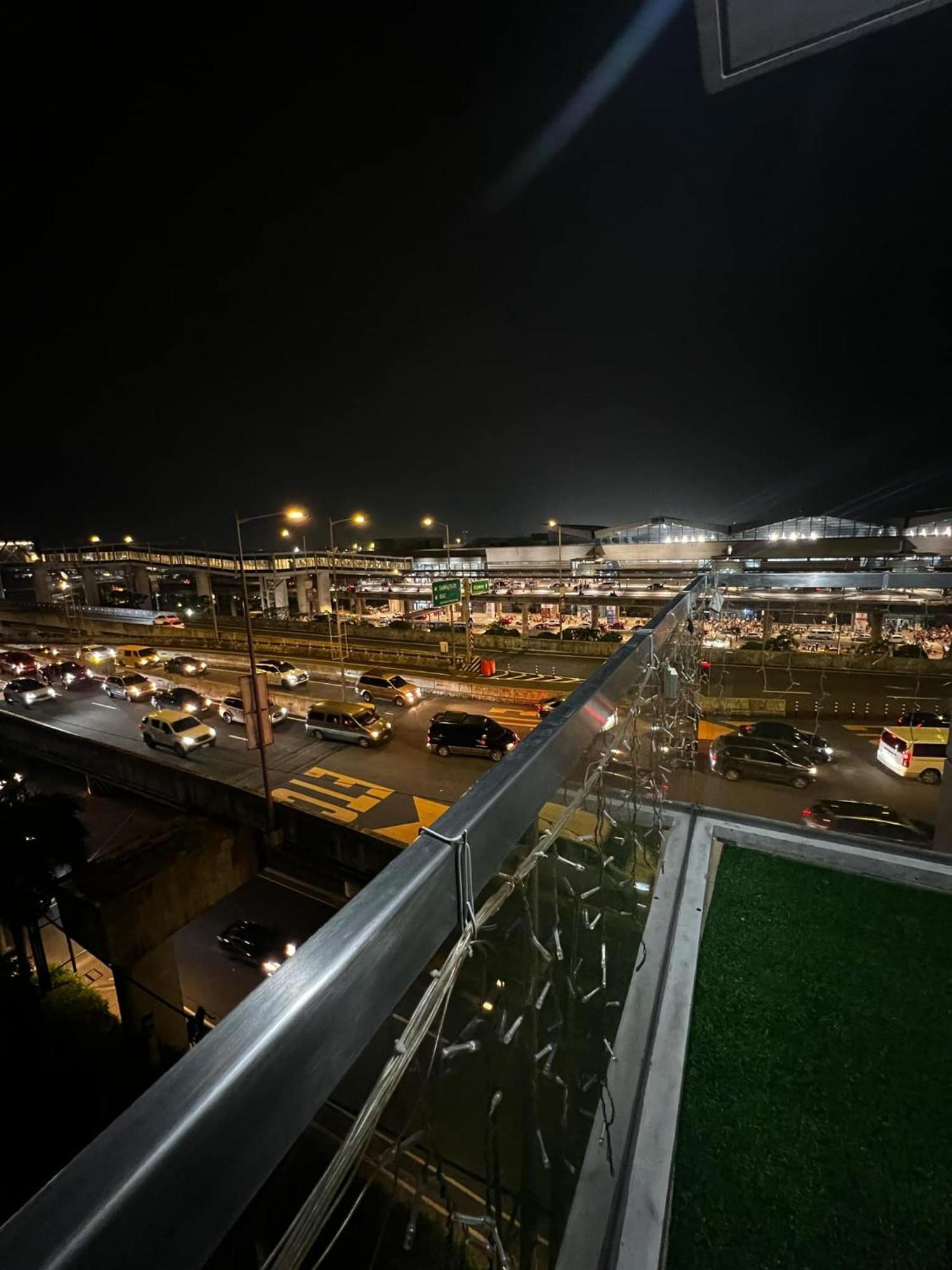 One Palm Tree Villas Condominium - Studio 7Th Fl With Balcony - Across Terminal 3 Airport Pasay Extérieur photo