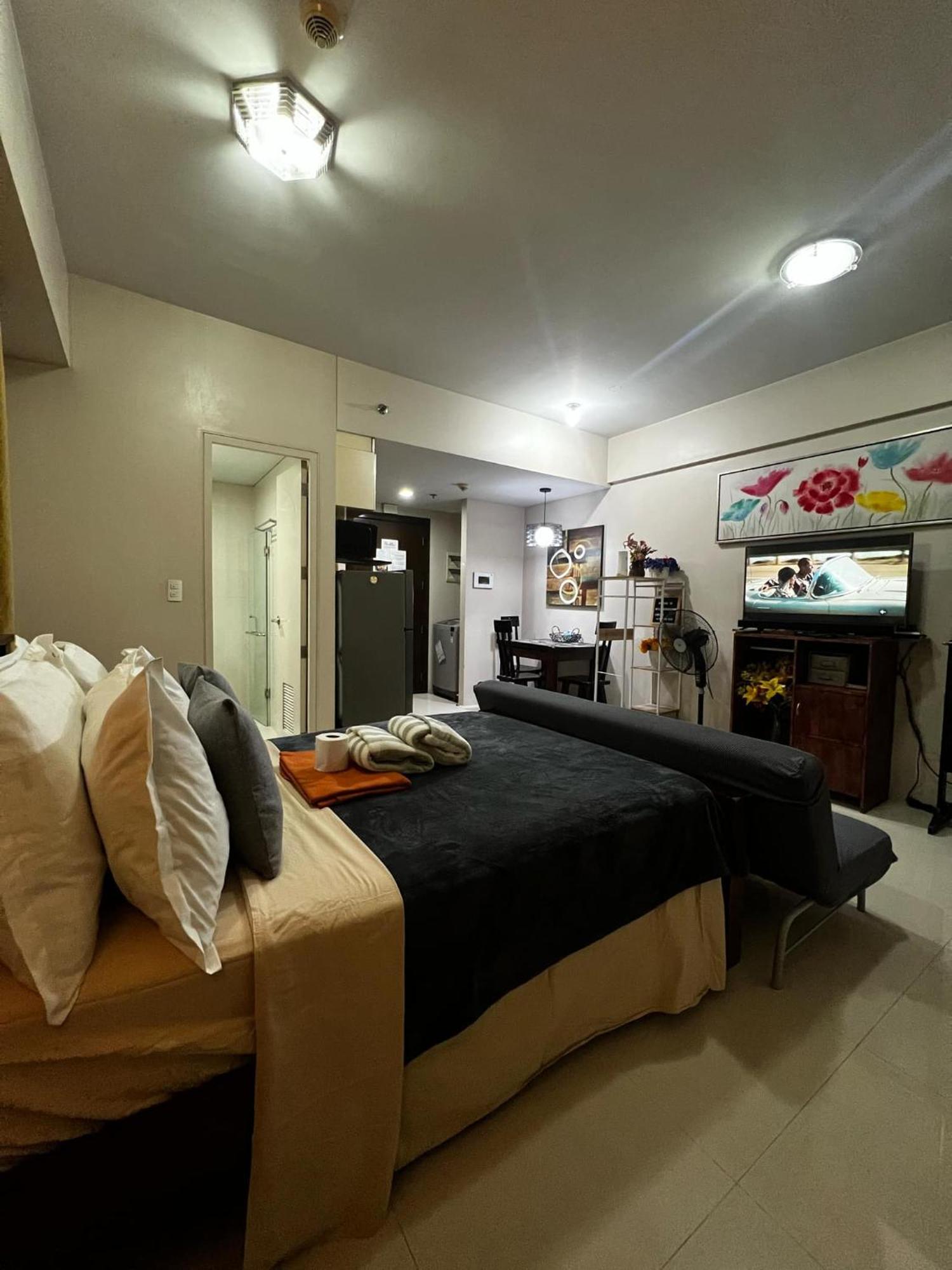 One Palm Tree Villas Condominium - Studio 7Th Fl With Balcony - Across Terminal 3 Airport Pasay Extérieur photo